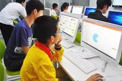 資本驅動新經濟 騰訊投資英國游戲商，軟銀與弘毅押注中國聯合辦公市場